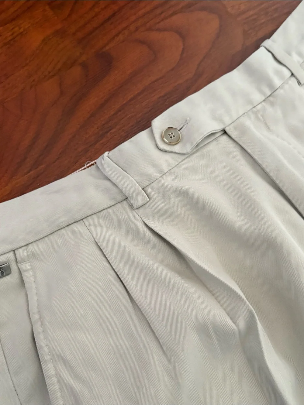 Tommy Bahama Trousers Mens 35x28 Khaki Silk Cotton Blend Pleated Dress Pants USA